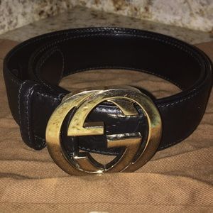 Woman’s Black Gucci Belt